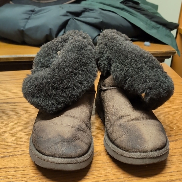 UGG Dark Brown Shearling Boots - Picture 1 of 7